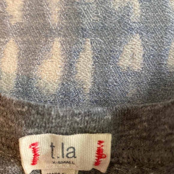 T.La graphic tee - Picture 2 of 5